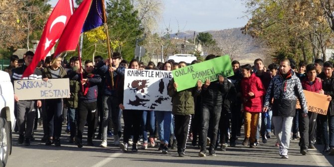 Gercüş’te lise öğrencileri Sarıkamış şehitleri için yürüdü