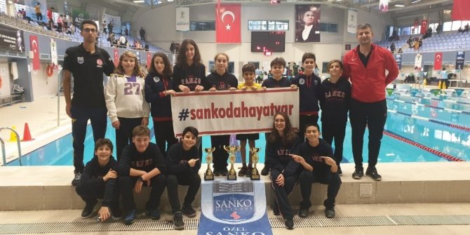 SANKOLU yüzücüler Kurtuluş Kupası için kulaç attı