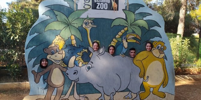 Anadolu Lisesi öğrencileri hayvanat bahçesini gezdi