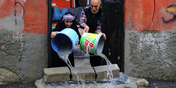 Evlerini su basan vatandaşlar çileden çıktı