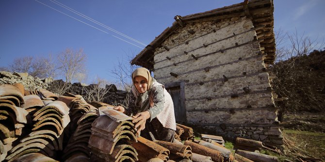 Çatısı akan evden çıkan dram dolu hayat