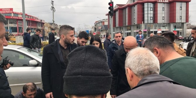 Kamyon ile elektrikli bisiklet çarpıştı 2 yaralı