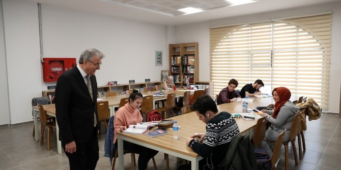 Başkan Yüce, Serdivan Fikir Sanat Akademisi’ni ziyaret etti