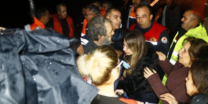 Adana’da sele kapılan otomobilde bulunan 5 kişi kurtarıldı