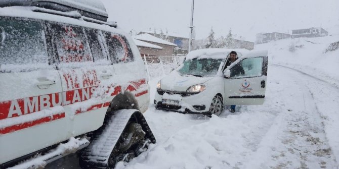 Hemodiyaliz hastaları paletli ambulansla kurtarıldı