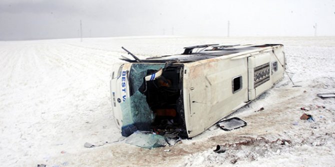 Kayseri’de yolcu otobüsü devrildi: 23 yaralı