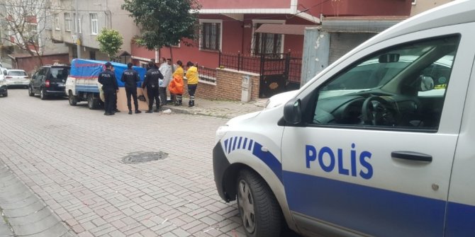 Güngören’de kamyonetin altında erkek cesedi bulundu