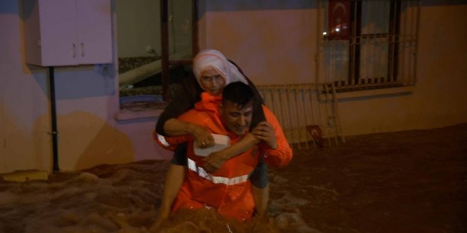 Adana’ya 24 saatte metrekareye 253 kilogram yağmur düştü
