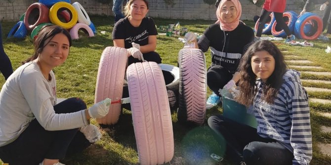 Çocuk Gelişimi öğrencileri bahçeye renk kattı