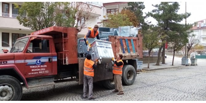 Akşehir’de çöp konteynerleri yenileniyor