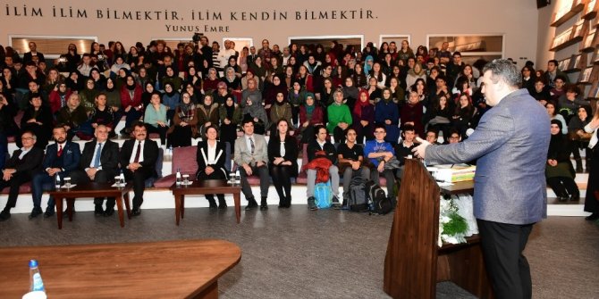 TÜBİTAK Başkanı Prof. Dr. Mandal, Anadolu Üniversitesi öğrencileriyle buluştu