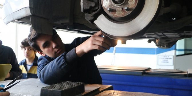 Yerli otomobilin teknikerleri Sivas’ta yetişiyor