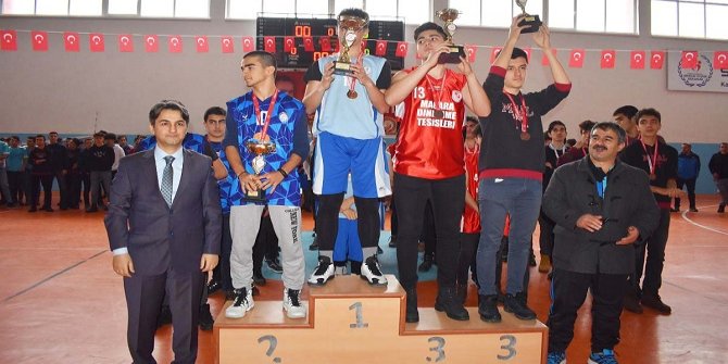 Seydişehir'de okul sporları ödül töreni