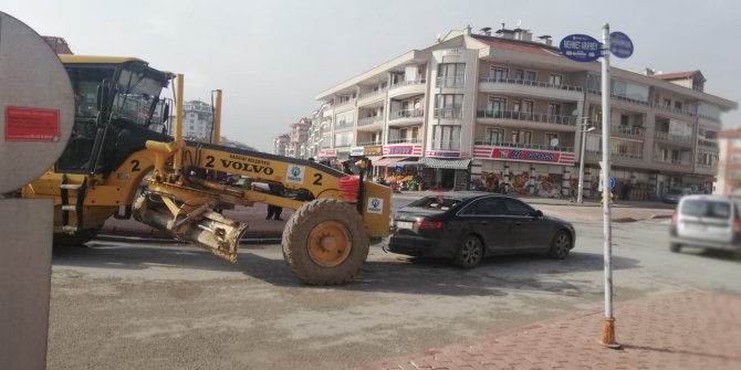 Karatay Belediyesi iş makinası özel araca çarptı