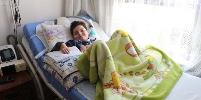 SMA hastası Mehmet'in karne sevinci