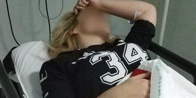 Genç kadın babasıyla tartışan kardeşi tarafından kazara bıçaklandı