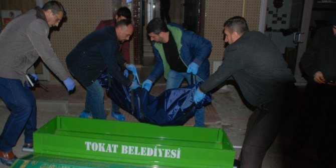 Çocuğunu bıçaklayarak öldürdü sonra da canına kıydı