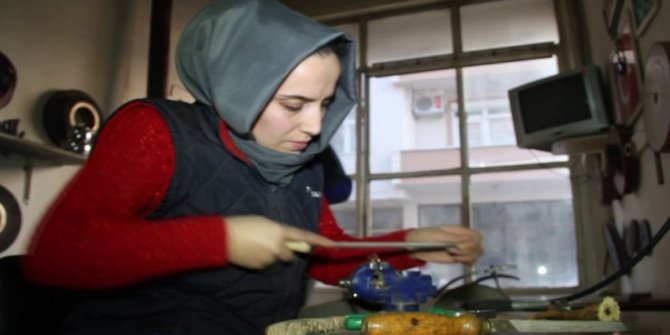 Eşine yardım için başladı, ilçede tek bıçak kadın ustası oldu