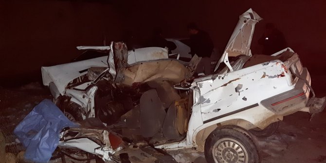 Isparta'da otomobil tarım aracı ve duvara çarptı: 2 ölü, 2 yaralı