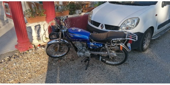 Motosiklet otomobile çarptı: 1 yaralı