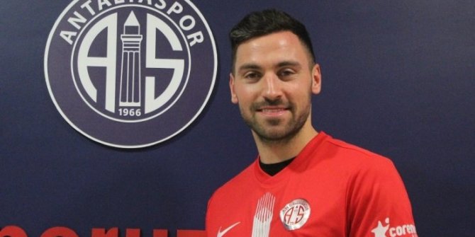 Antalyaspor’da Sinan Gümüş resmi sözleşmeyi imzaladı