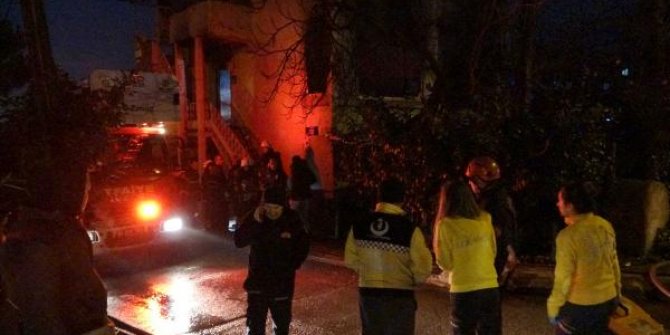 Devrilen elektrik sobası binayı yaktı: 1 yaralı