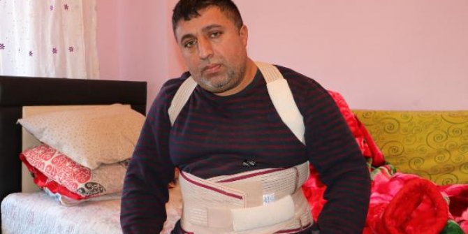 Cezayı engellemek için koşan sürücüye otomobil çarptı; paralar yola saçıldı