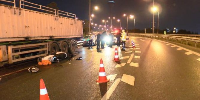 İki TIR'ın arasında kalan motosikletli öldü