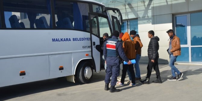 Yaya halinde 8 kaçak göçmen yakalandı