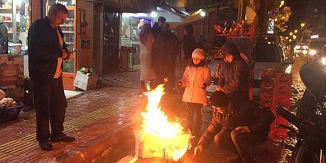 "Vatandaşlarımız, görevlilerimiz rehberliğinde uygun olan camilerimizde geceyi geçirebilir."