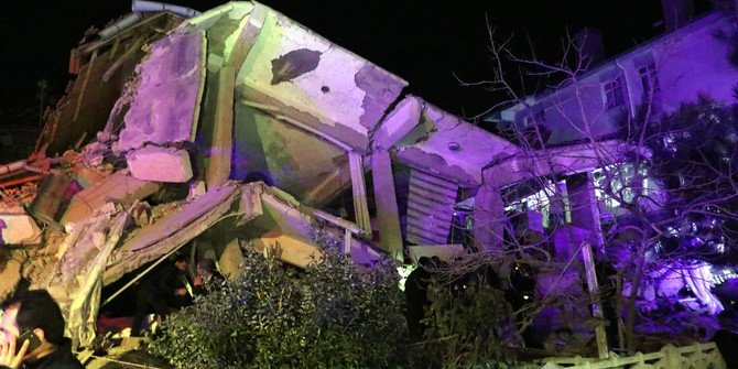 AB'den Elazığ'daki deprem için "dayanışma" mesajları geldi