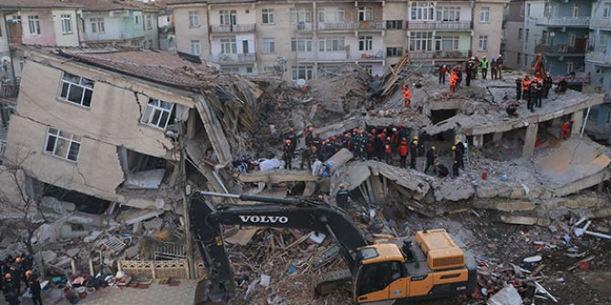 AFAD: Depremde 29 kişi hayatını kaybetti, 1466 kişi yaralandı