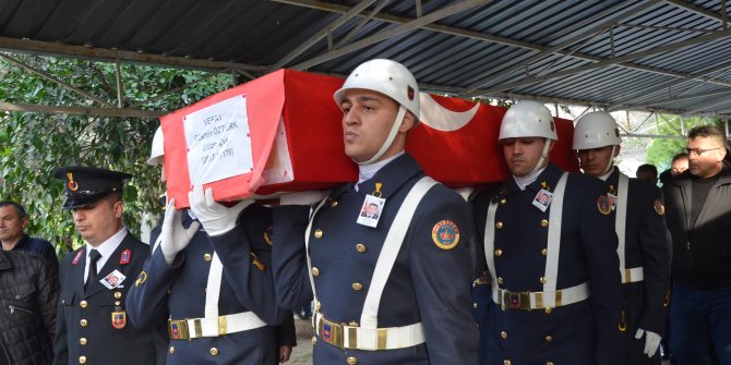 Tabancasını temizlerken göğsünden vurularak ölen uzman çavuş, toprağa verildi