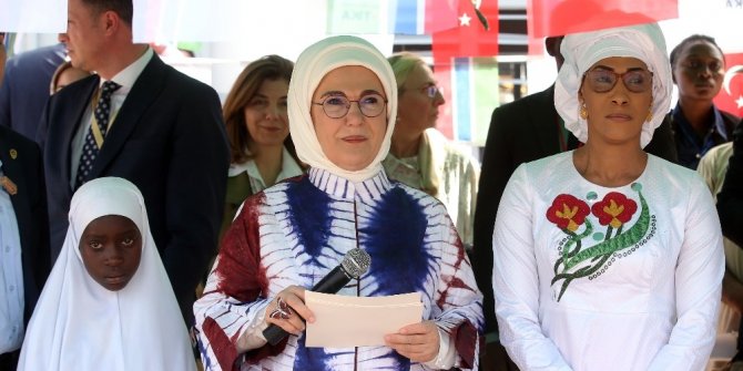 Emine Erdoğan Gambiya’da okul ve cami açılışı yaptı