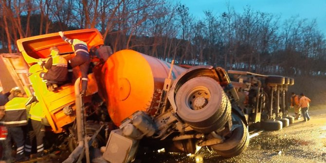Silivri'de çöp kamyonu ile TIR çarpıştı: 1 ölü