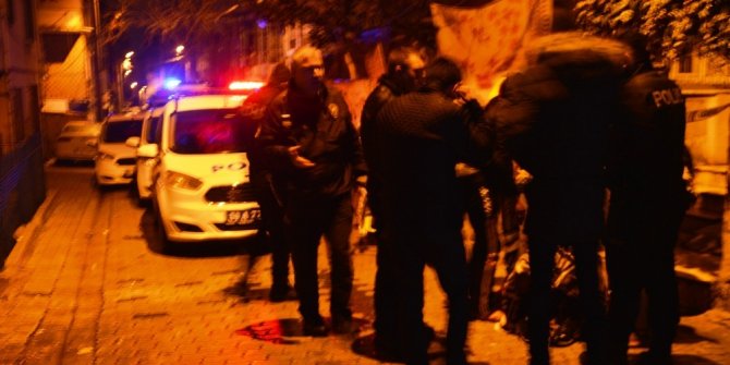 Yabancı uyruklu iki grup arasında çıkan bıçaklı kavgada 3 kişi yaralandı