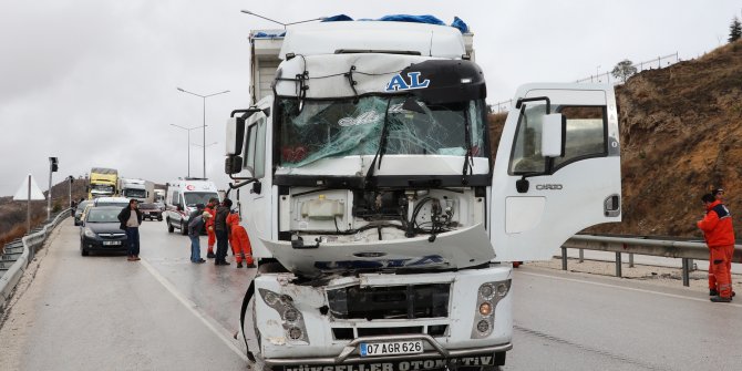 Burdur'da 5 araçlık zincirleme kaza: 1 yaralı