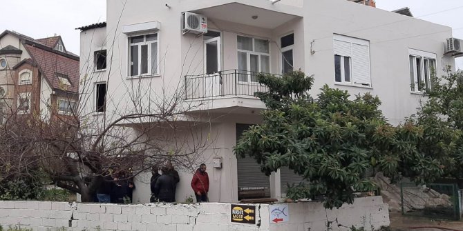Evlerinde yangın çıkan yaşlı çift büyük korku yaşadı