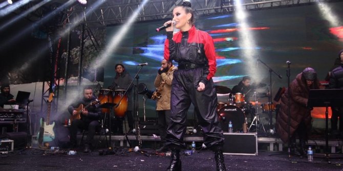 Ünlü pop sanatçısı İrem Derici’ye büyükşehir belediyesinden tepki