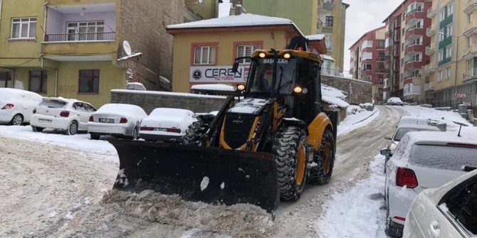 Kar temizleme çalışmaları aralıksız sürüyor