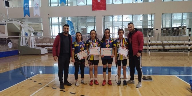 Cizreli genç kızların badminton başarısı