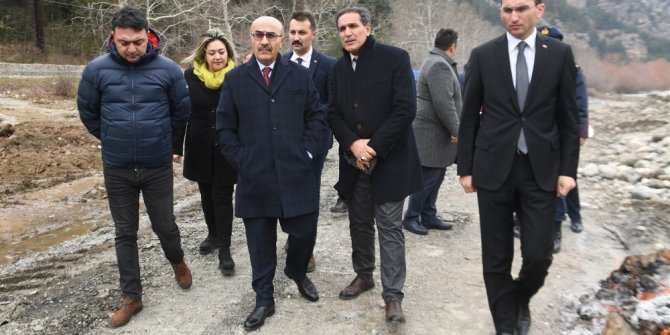 Vali Demirtaş Pozantı’daki sel bölgesinde