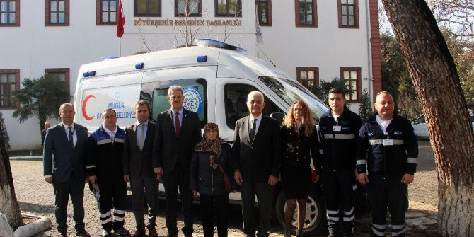 Hizmetten memnun kalan vatandaş ambulans bağışladı