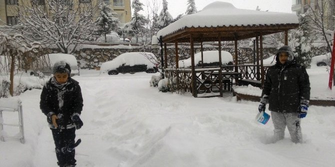 Kar en fazla çocukları sevindirdi, sürücüleri üzdü