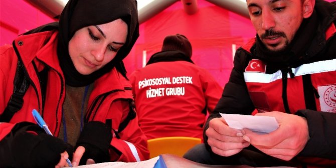 150 kişilik destek ekibi depremzedelerin gönüllerine dokunuyor