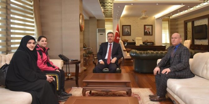 Özel sporcu Reşan Çetrez, Vali Elban’ı ziyaret etti