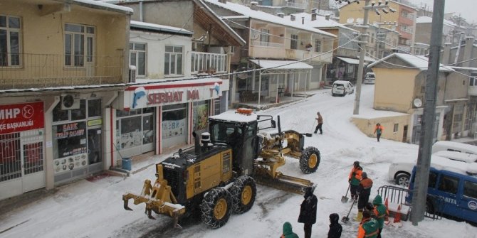 Kulp’ta kar yağışı hayatı olumsuz etkiledi