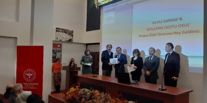 "Beyaz Bayrak ve Beslenme Dostu Okul Projesi" sertifikaları hak eden okullara verildi