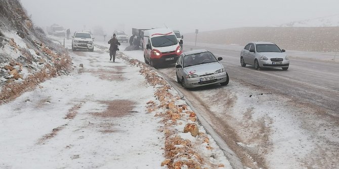 Hatay’da kar ve buzlanma kazalara neden oldu