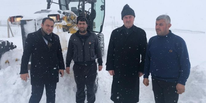 Başkan Akman, yol açma çalışmalarını yerinde inceledi